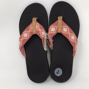 Reef Ortho flip flops - NWT - Run small